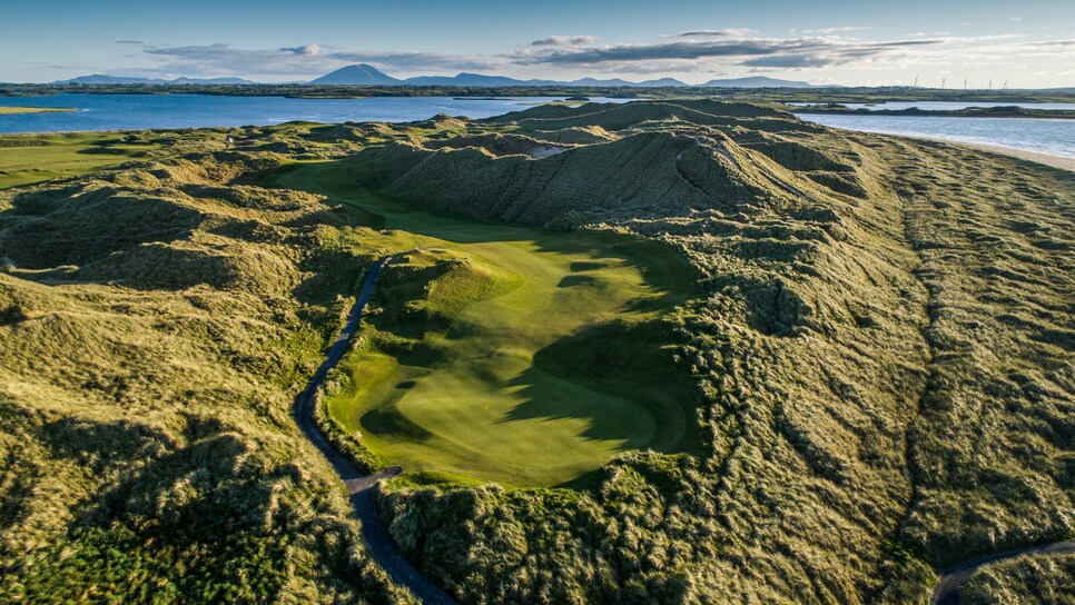 /content/dam/images/golfdigest/fullset/course-photos-for-places-to-play/Enniscrone Sligo Ireland 3.jpg
